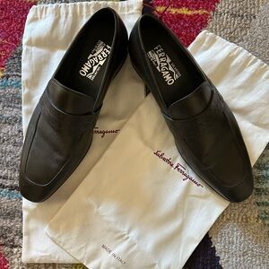 Ferragamo Men’s Green Oxfords (8.5 2E) but I normally wear a 10.